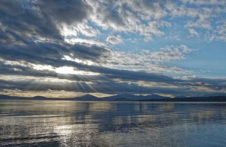 Какие истории рассказывал Илюша в рассказе Бежин луг